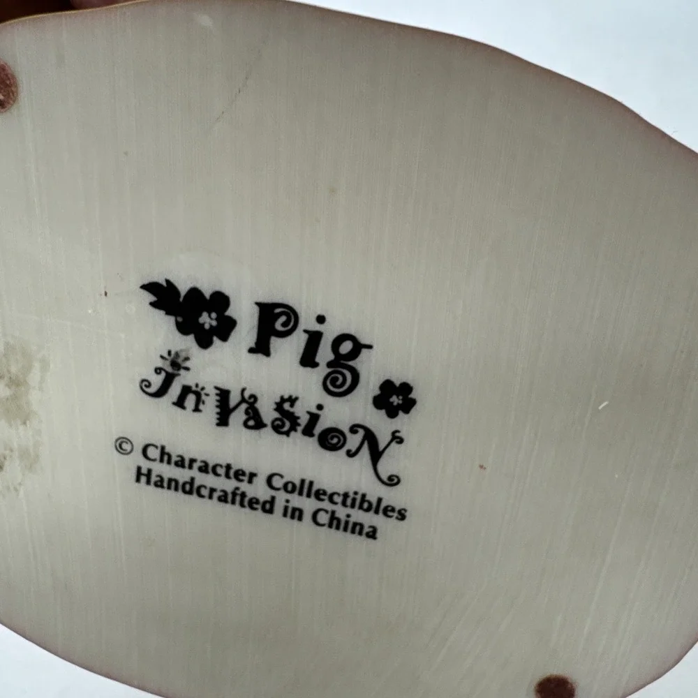 Pig Invasion Sassy Pig My Hammy Beach Sculpture Figure